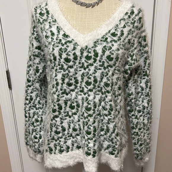 White Mark Sweaters - White Mark sweater white and green size L, like new